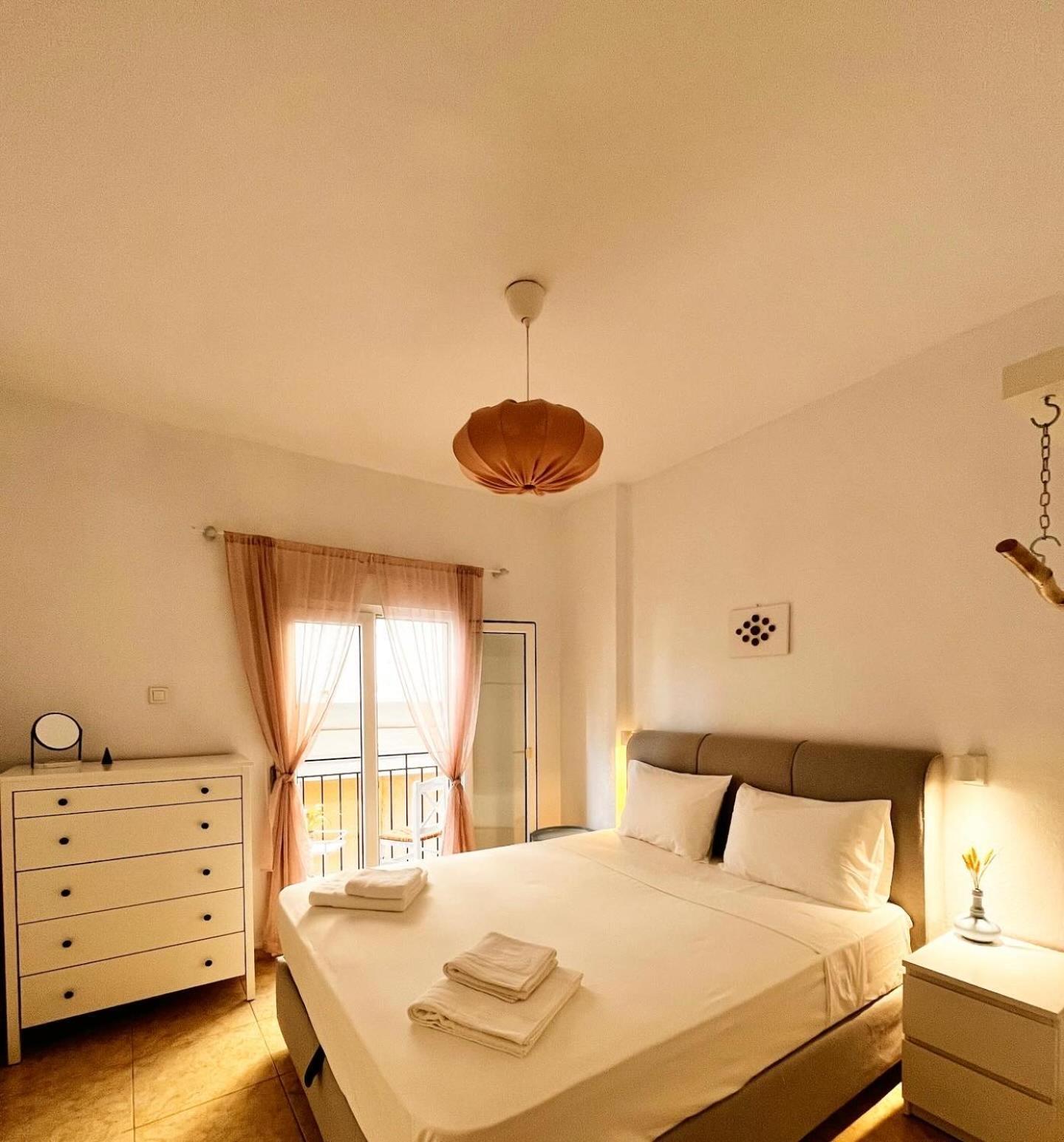 Lucy'S Guest House Скиатос Екстериор снимка