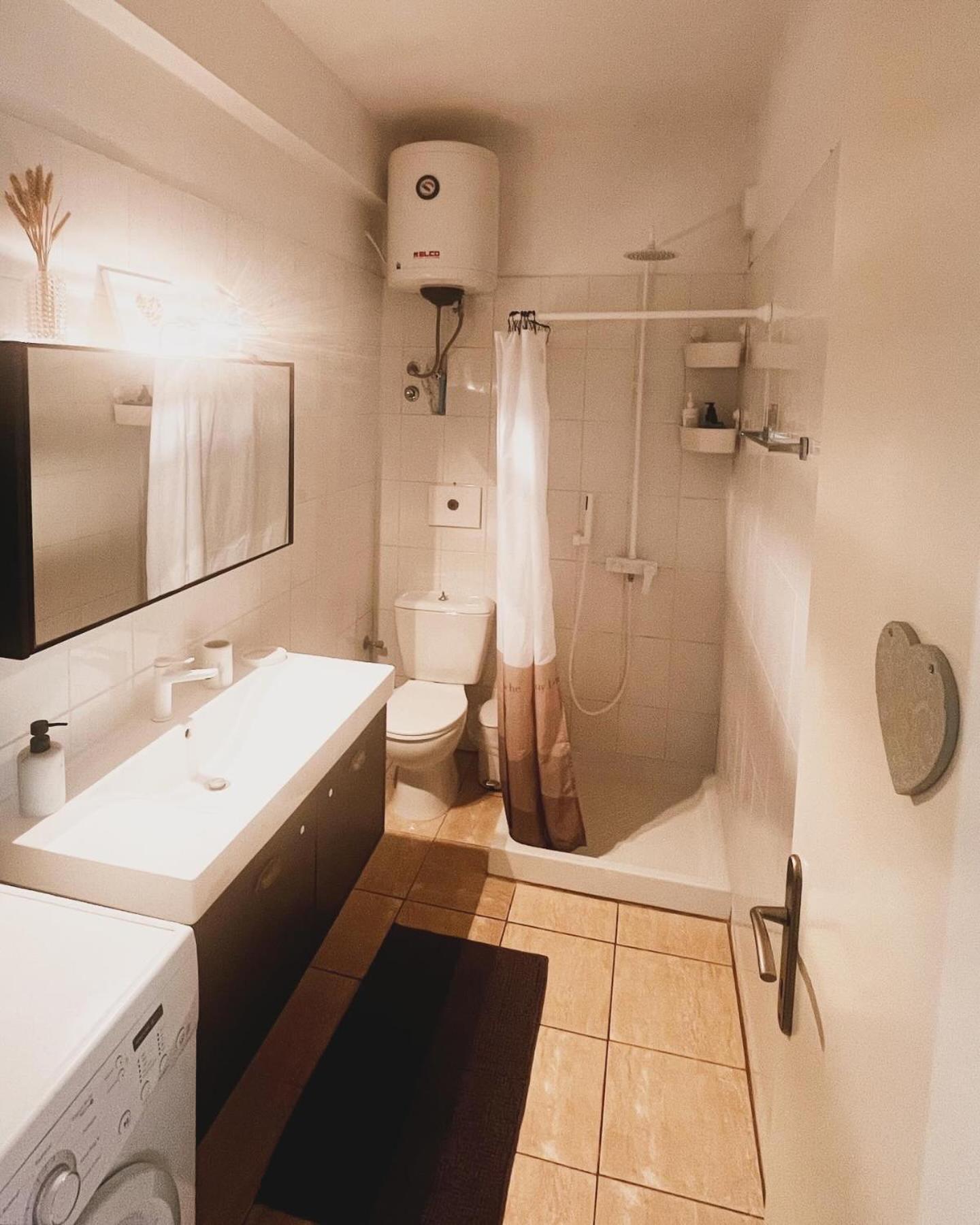 Lucy'S Guest House Скиатос Екстериор снимка